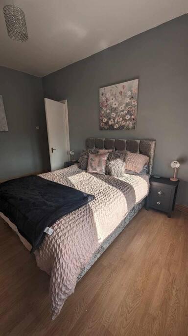 Lovely 2 Bedroom Apartment In Heart Of 邓迪 外观 照片