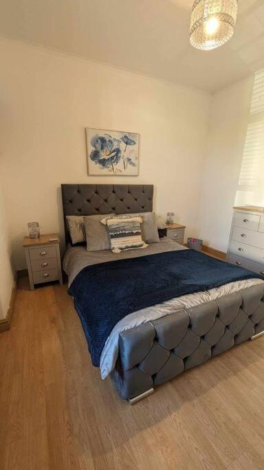 Lovely 2 Bedroom Apartment In Heart Of 邓迪 外观 照片