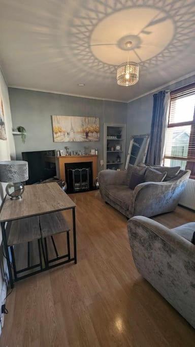 Lovely 2 Bedroom Apartment In Heart Of 邓迪 外观 照片